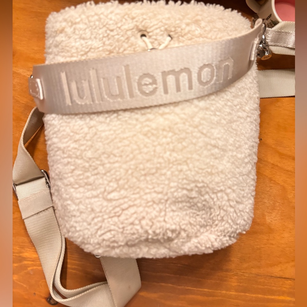 Lululemon Sherpa Bucket Bag
